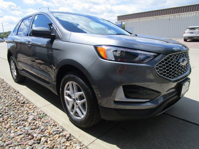 Used 2024 Ford Edge SEL image 3