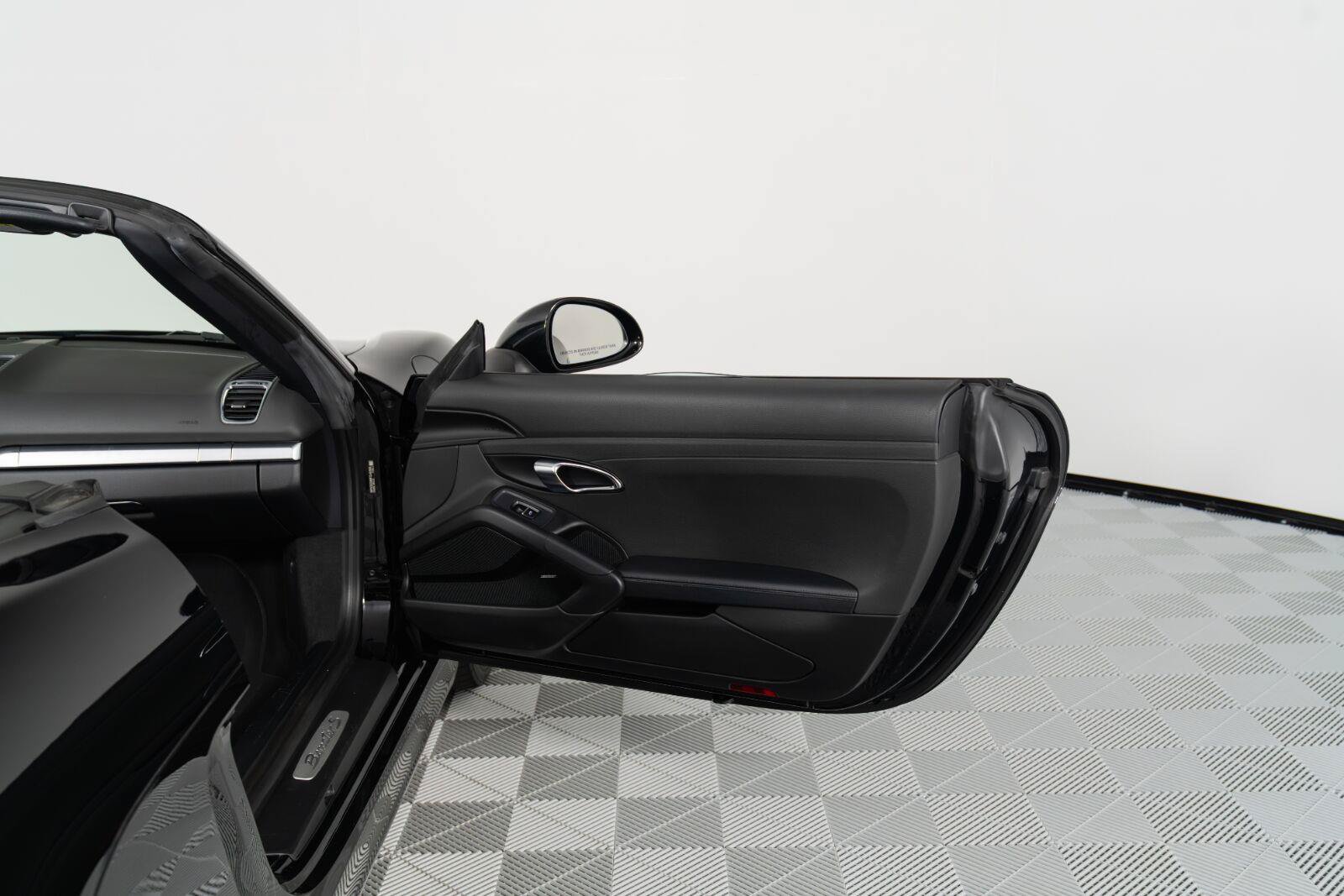 Used 2015 Porsche Boxster S RWD image 28