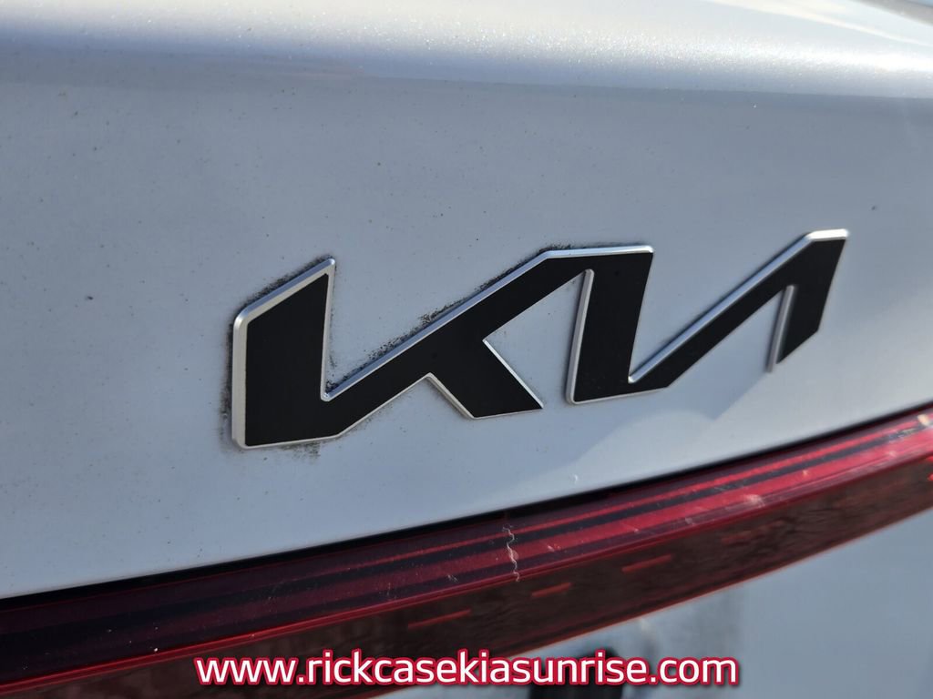 Used 2023 Kia Forte LXS w/ LXS Technology Package FWD image 8