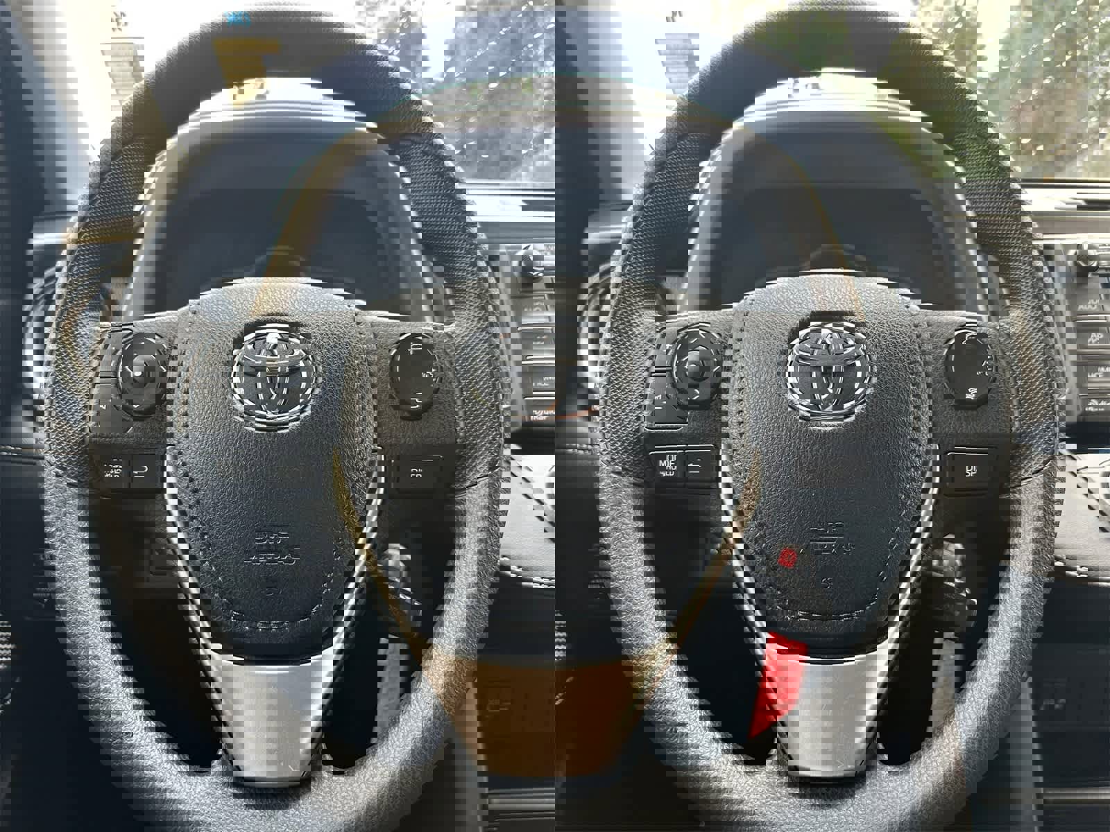 Used 2015 Toyota RAV4 XLE image 16