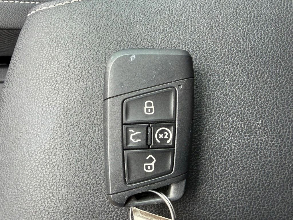 Used 2023 Volkswagen Tiguan SE R-Line FWD image 21