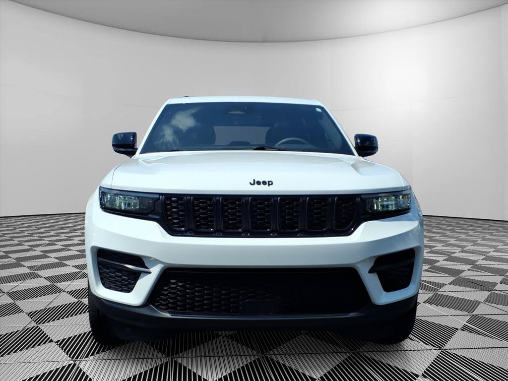Certified 2025 Jeep Grand Cherokee Altitude AWD/4WD image 2