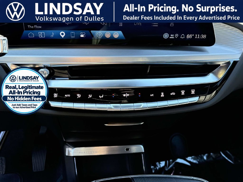 Used 2025 Cadillac Lyriq Luxury AWD/4WD image 18