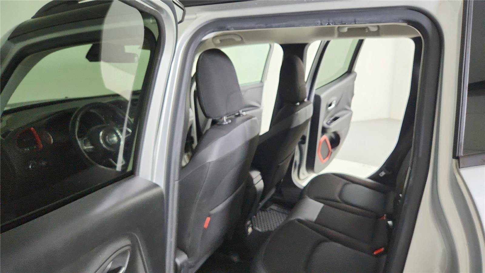 Used 2016 Jeep Renegade Trailhawk AWD/4WD image 23