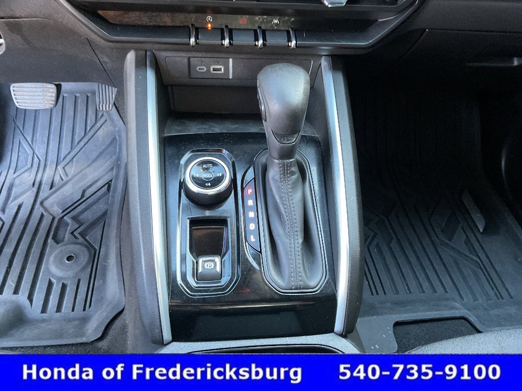 Used 2024 Chevrolet Colorado Trail Boss AWD/4WD image 32