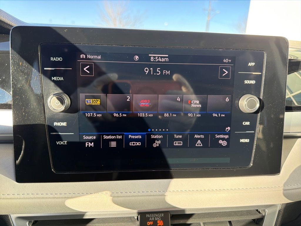 Certified 2025 Volkswagen Taos SE image 21