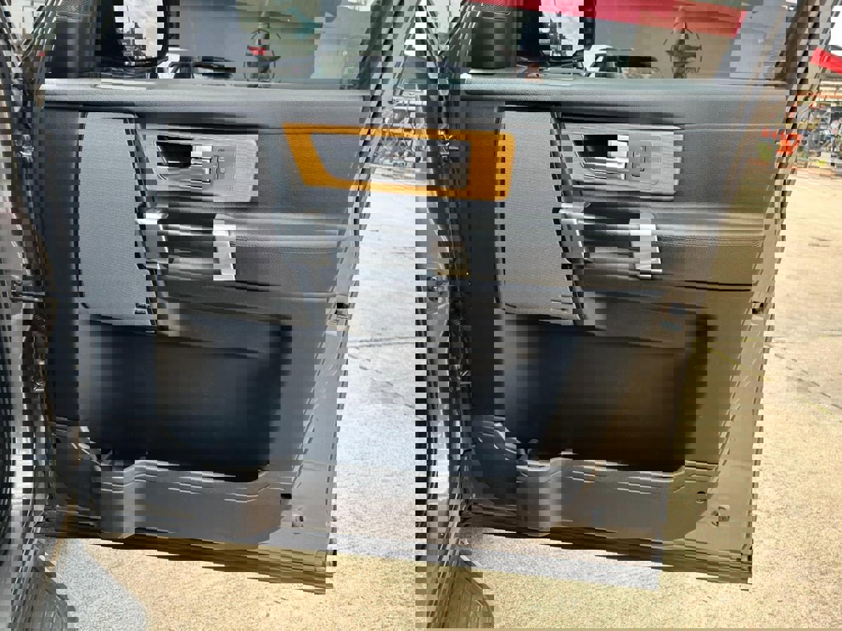 Used 2016 Land Rover LR4 image 31