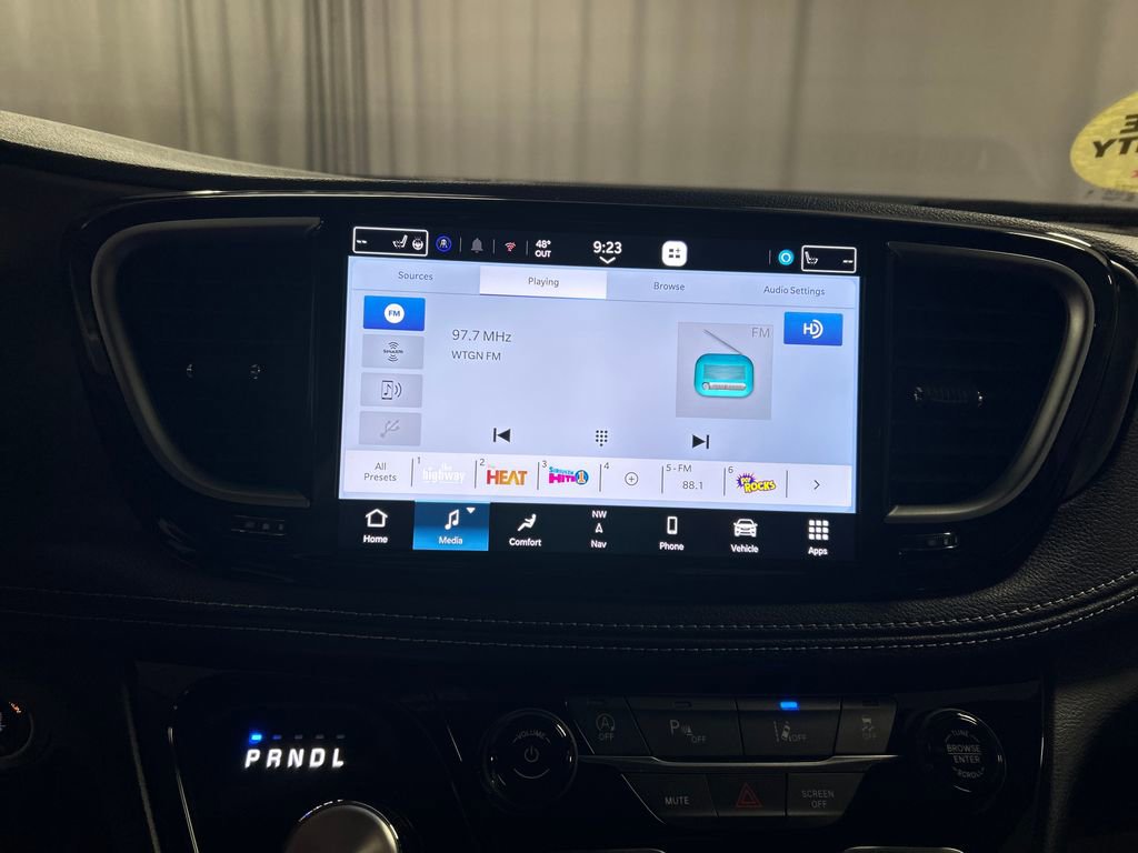 New 2027 Chrysler Pacifica Select FWD image 15
