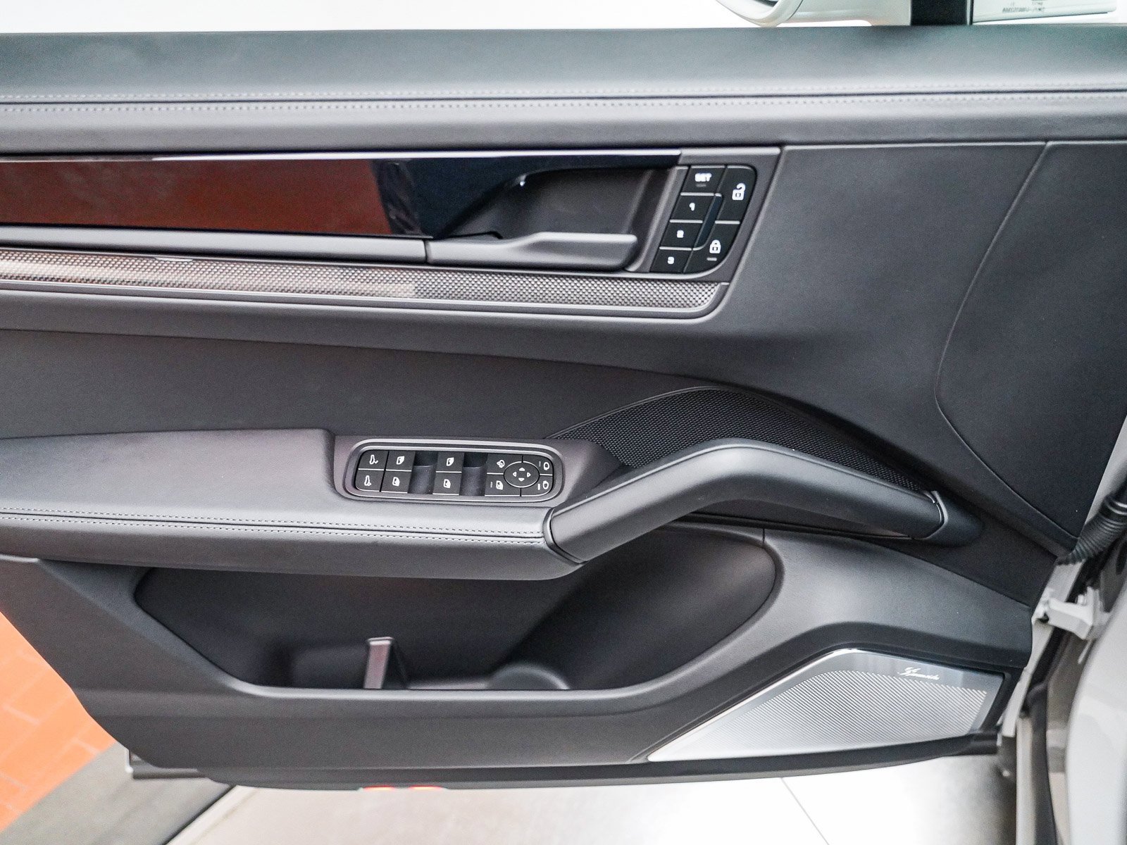 Used 2025 Porsche Cayenne GTS image 25