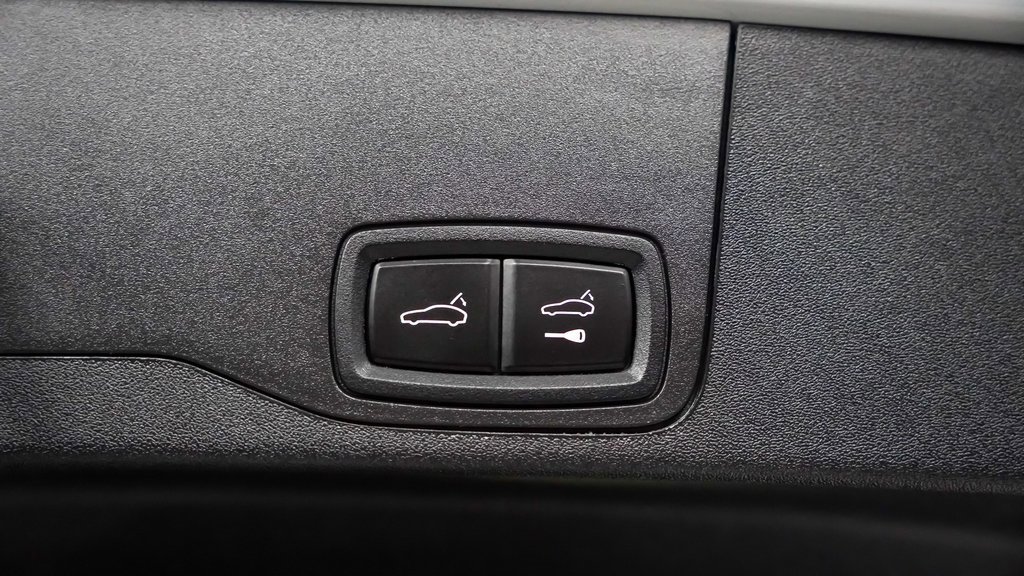 Certified 2025 Porsche Taycan 4S image 14