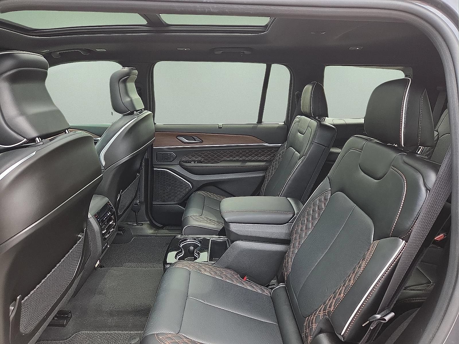 Used 2024 Jeep Grand Cherokee L Summit w/ High Altitude Package AWD/4WD image 20