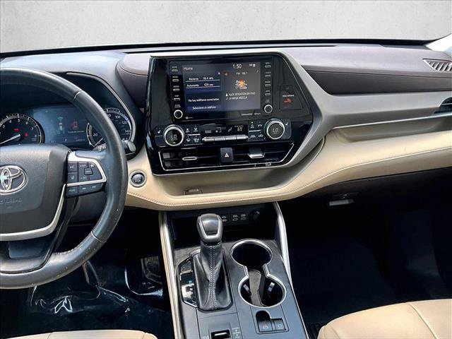 Used 2022 Toyota Highlander XLE FWD image 8