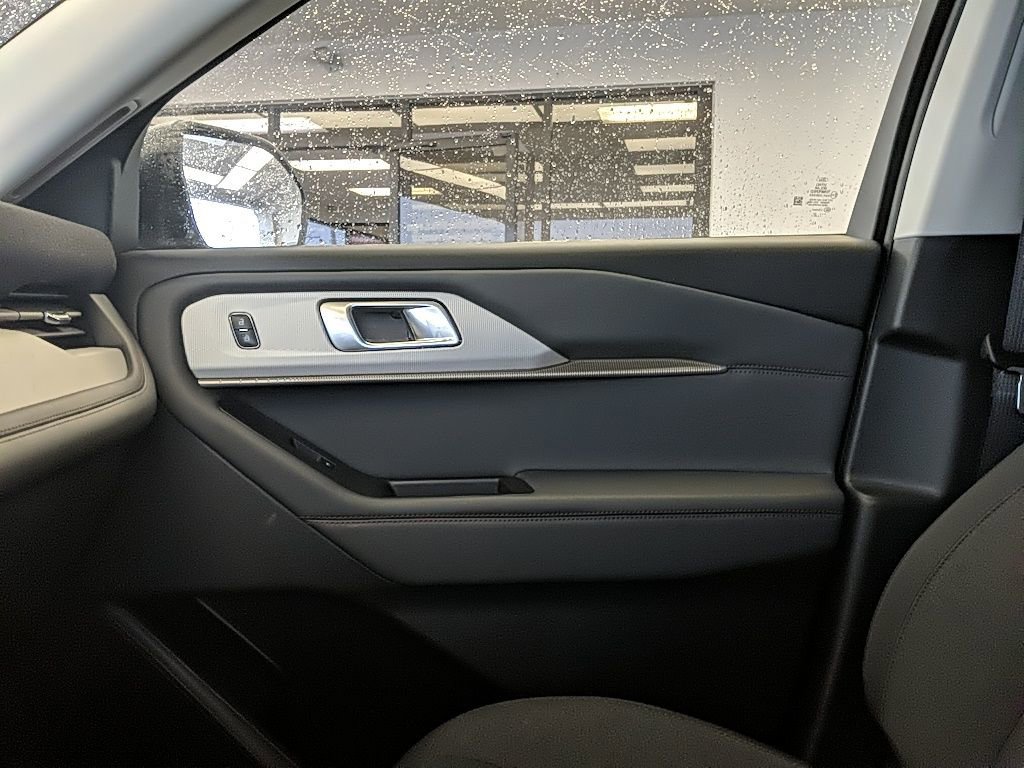 Used 2025 Ford Explorer Active image 24