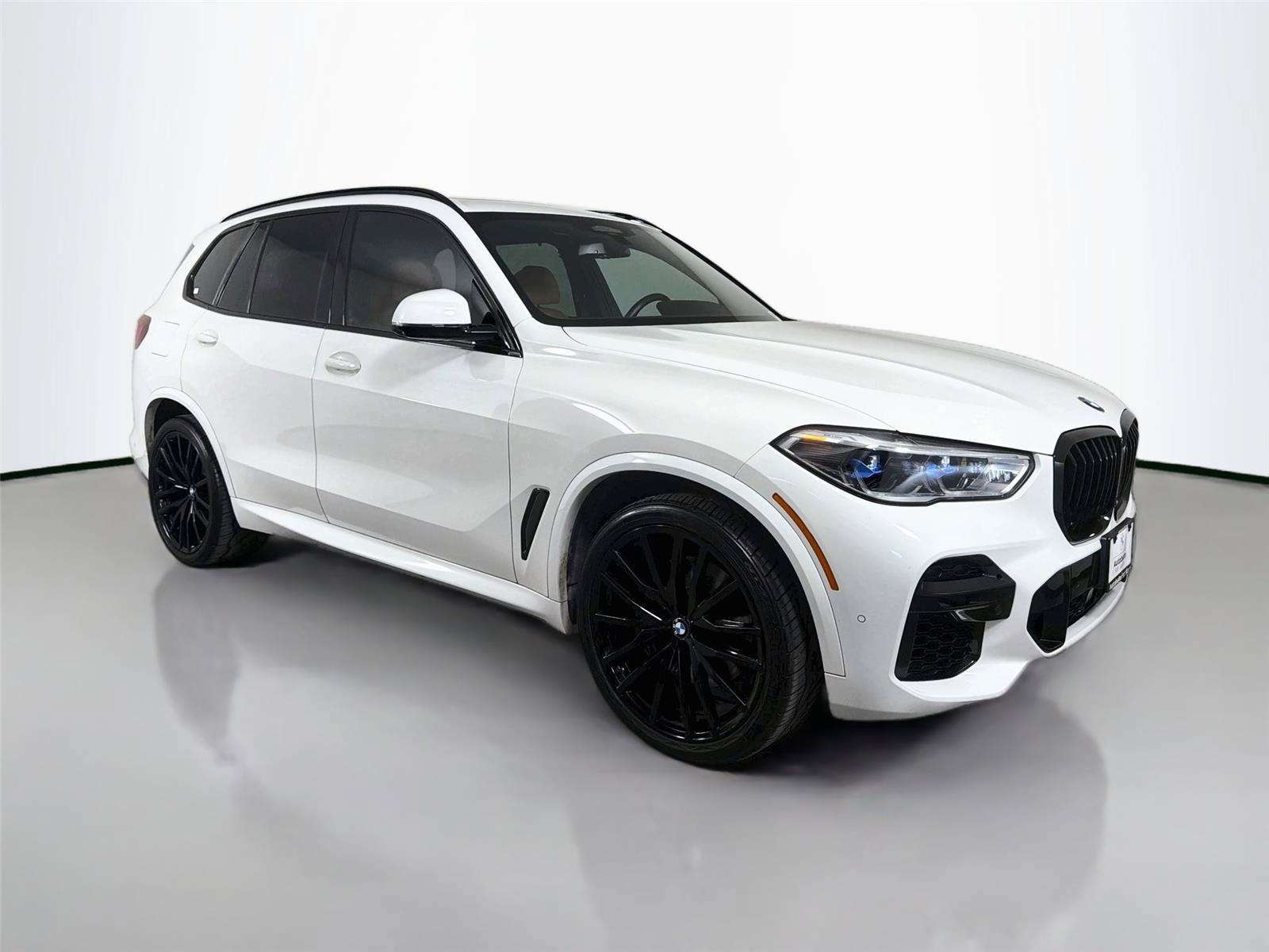Used 2022 BMW X5 xDrive40i w/ M Sport Package AWD/4WD image 3