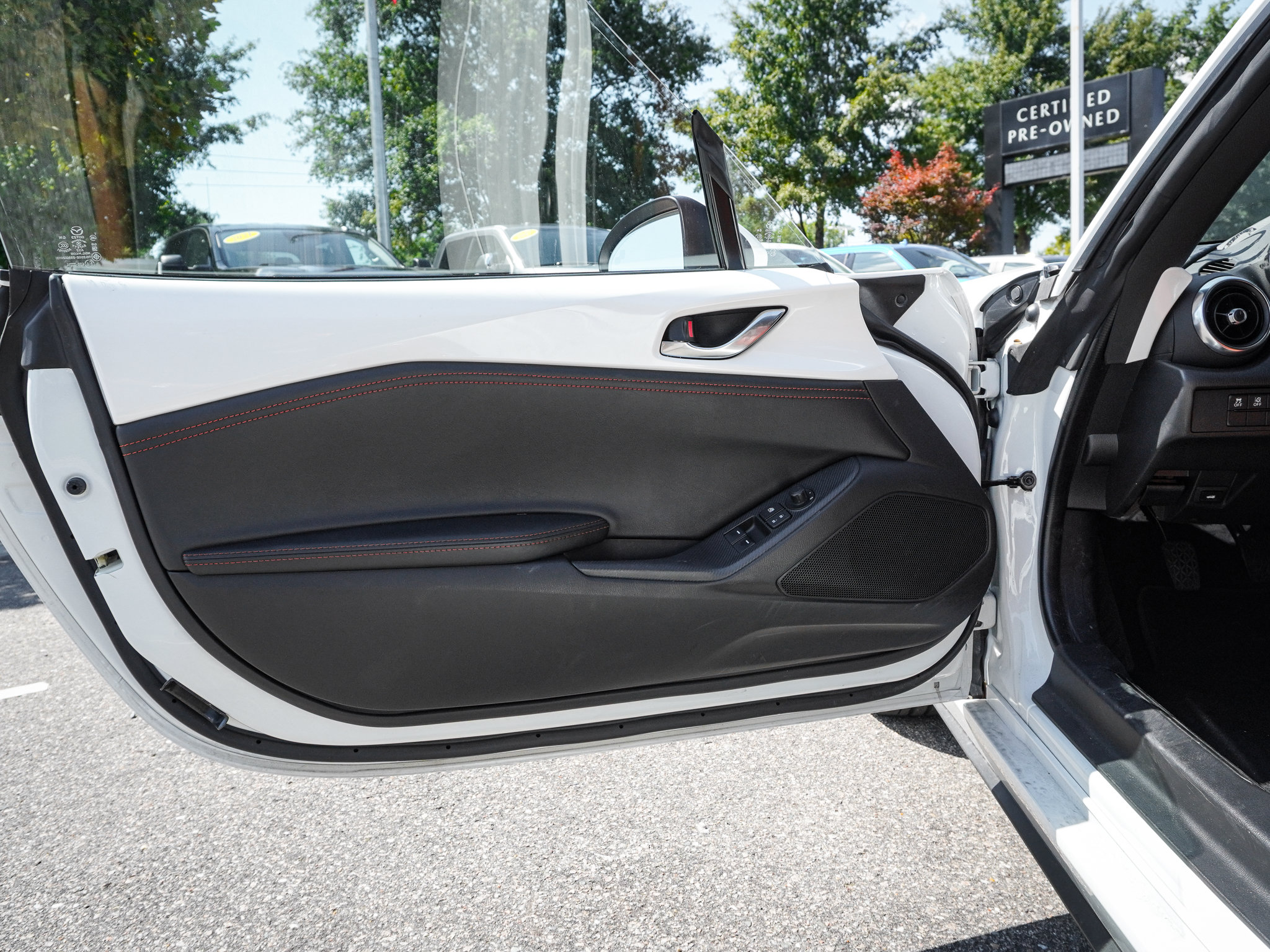 Used 2022 MAZDA MX-5 Miata RF Grand Touring RWD image 16