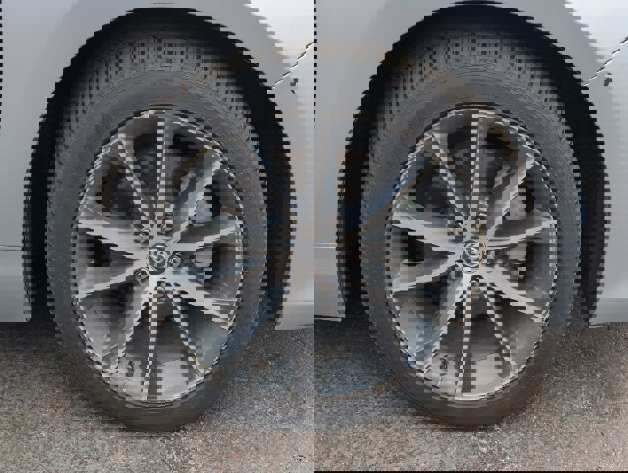 Used 2017 Toyota Camry XSE w/ Moonroof Package image 9