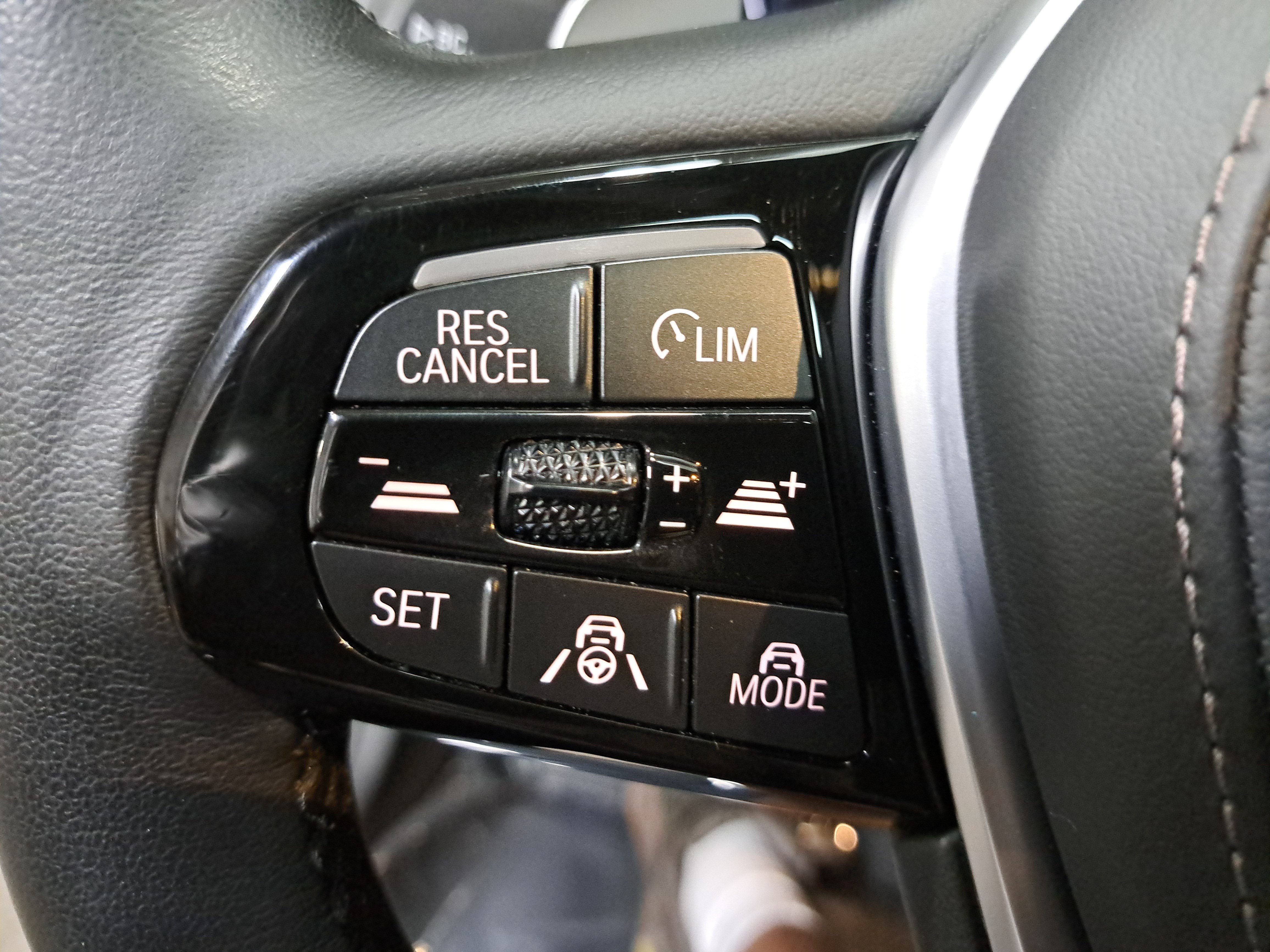 Used 2023 BMW 530e xDrive w/ Premium Package AWD/4WD image 17