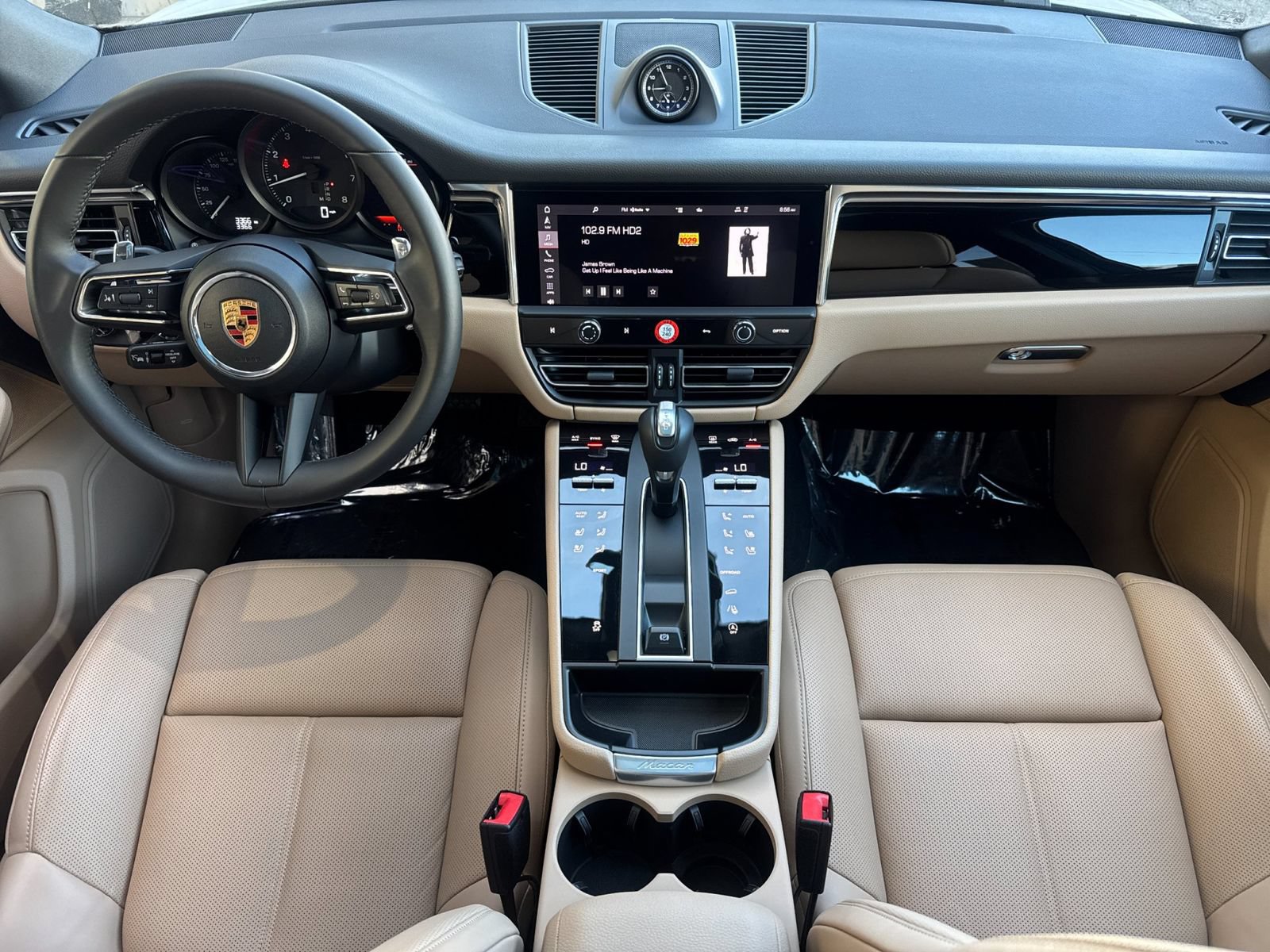 Certified 2026 Porsche Macan AWD/4WD image 6