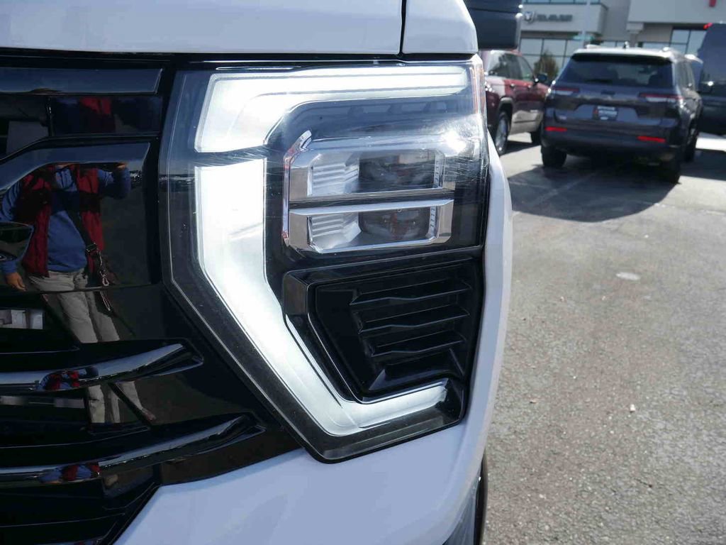 Used 2025 Chevrolet Silverado 3500 LT image 29