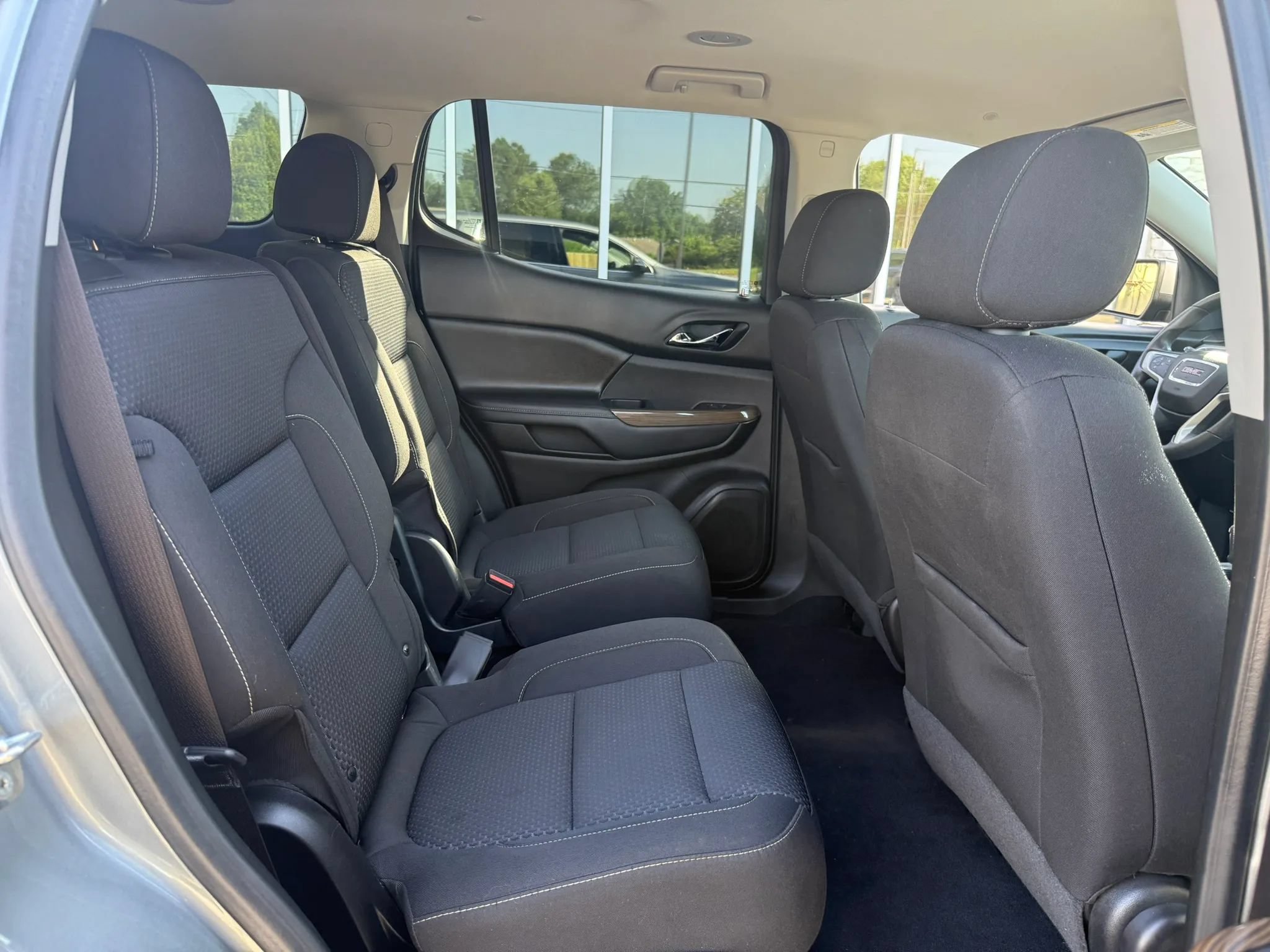 Used 2023 GMC Acadia SLE FWD image 16