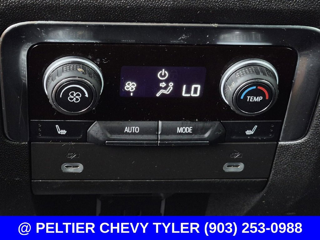 Used 2024 Chevrolet Suburban LT w/ Luxury Package RWD image 44
