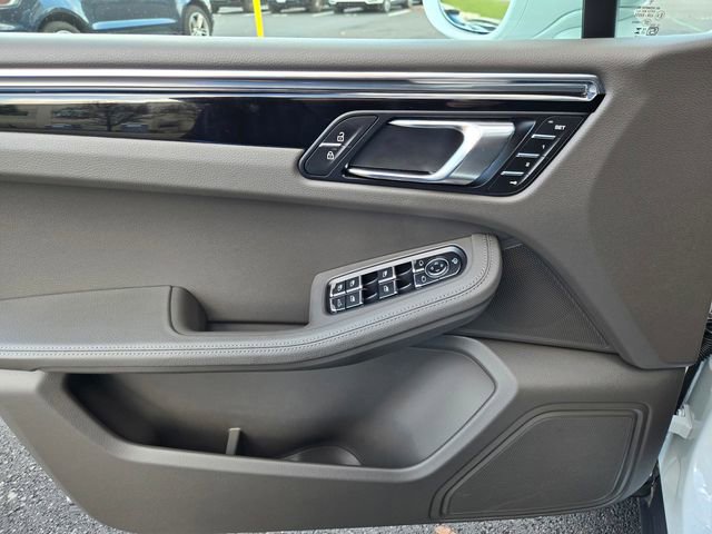Used 2025 Porsche Macan image 20