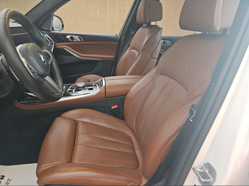 Used 2025 BMW X7 xDrive40i w/ M Sport Package AWD/4WD image 2