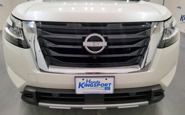 Used 2024 Nissan Pathfinder Platinum image 8