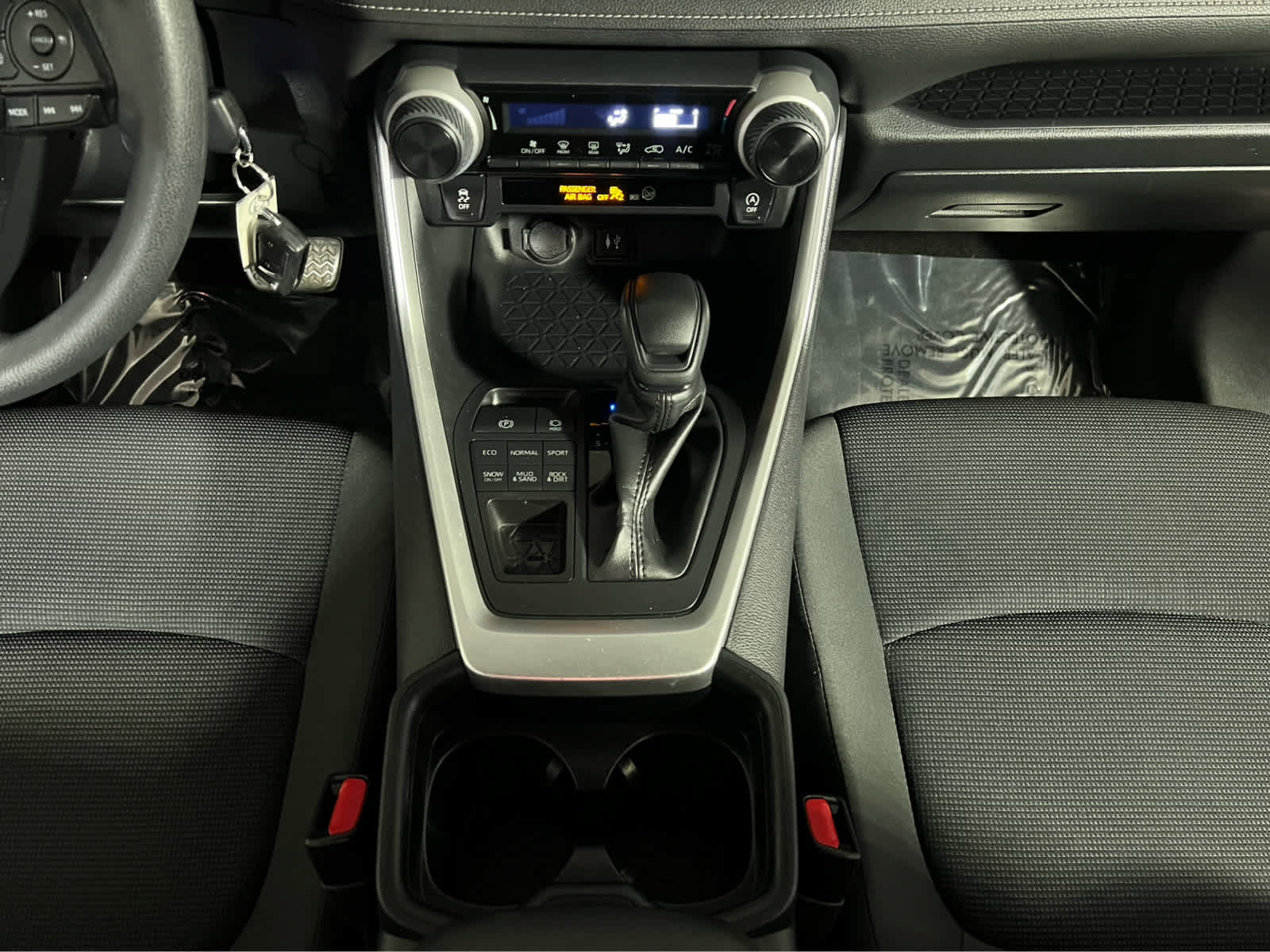 Used 2019 Toyota RAV4 LE w/ All Weather Liner Package AWD/4WD image 12