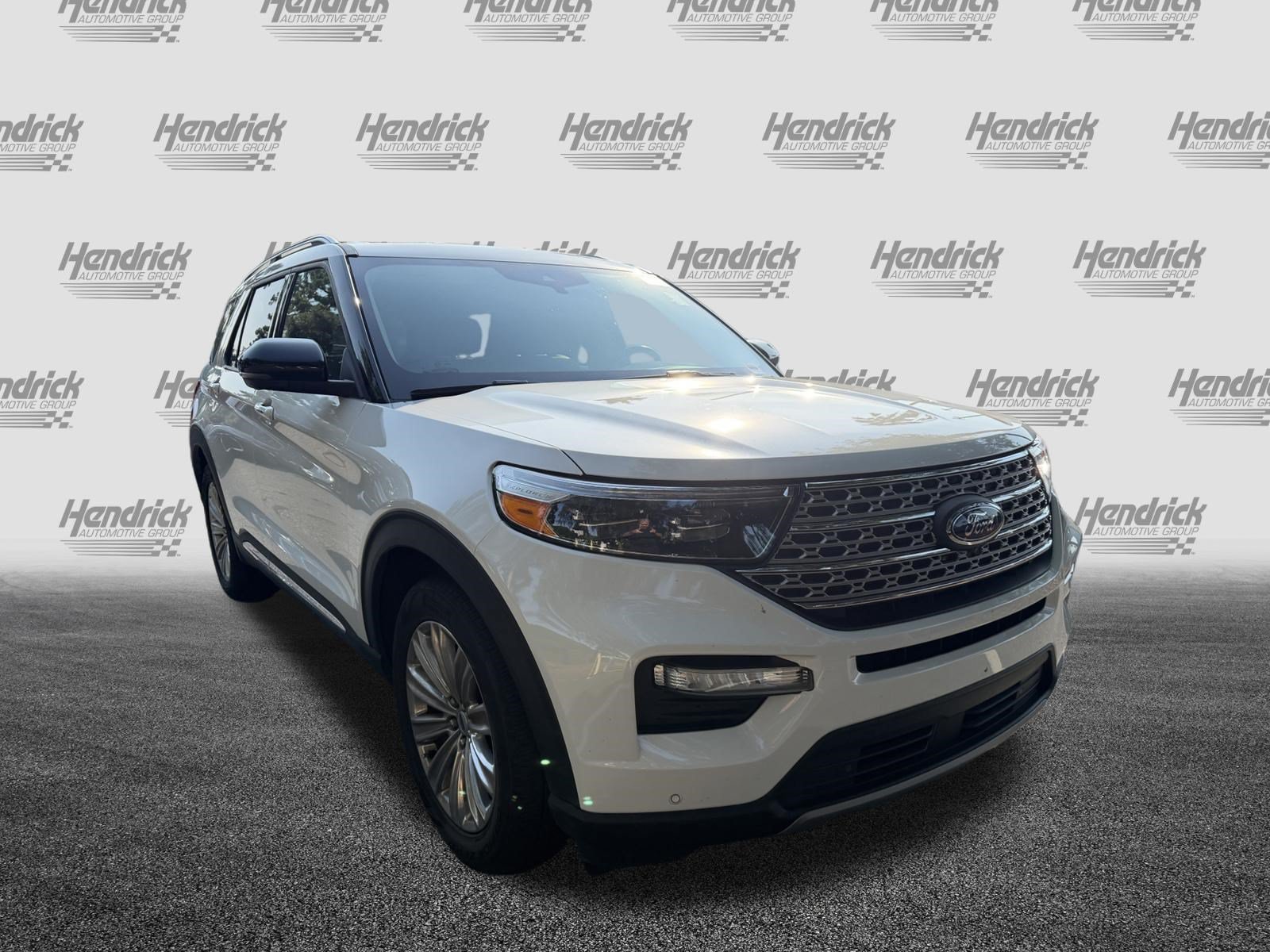 Used 2022 Ford Explorer Limited w/ Equipment Group 301A RWD image 2