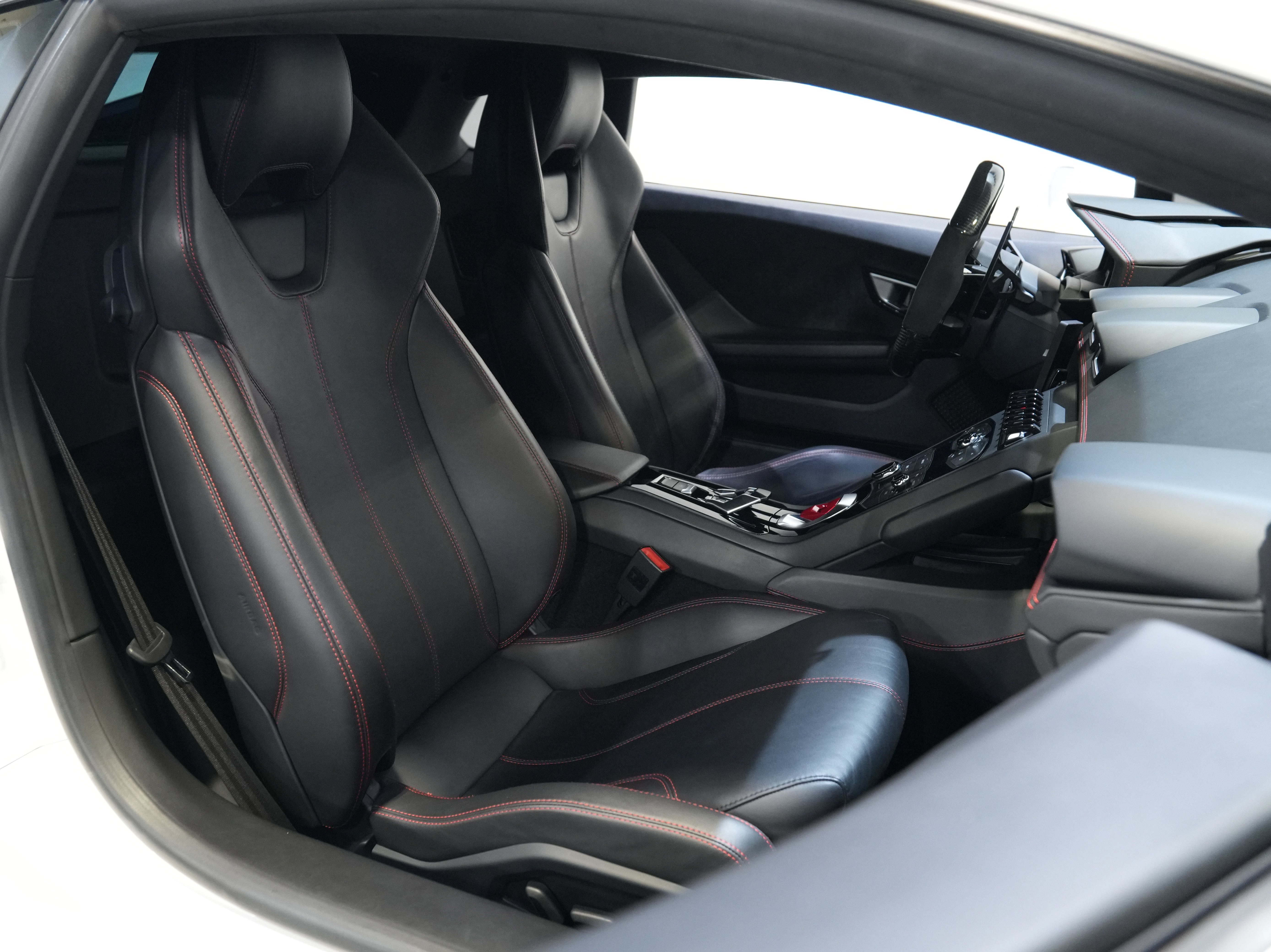 Used 2018 Lamborghini Huracan LP 610-4 AWD/4WD image 32