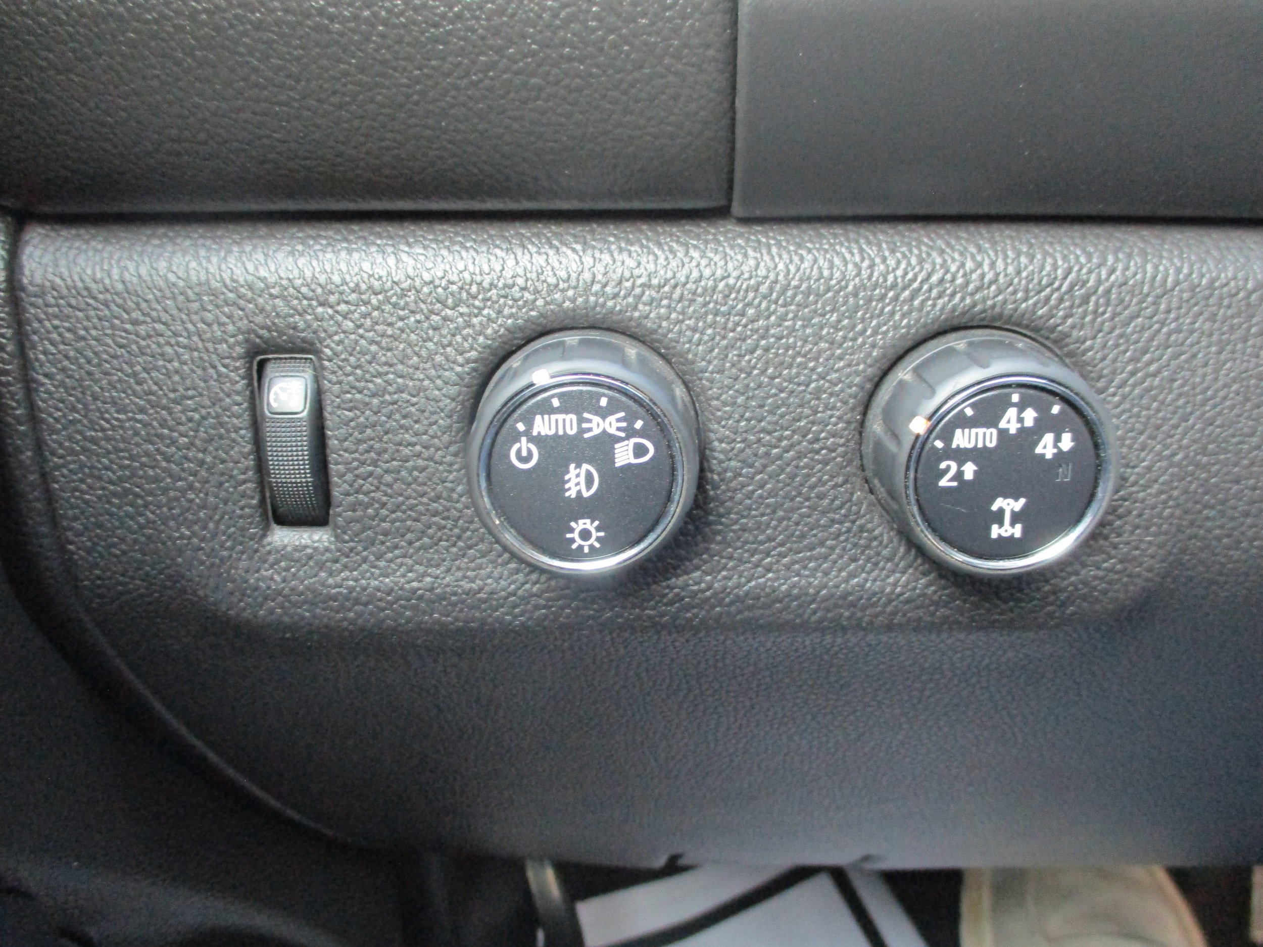 Used 2015 GMC Canyon SLE AWD/4WD image 18