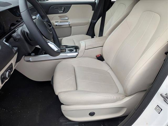 Used 2025 Mercedes-Benz EQB 300 4MATIC image 15