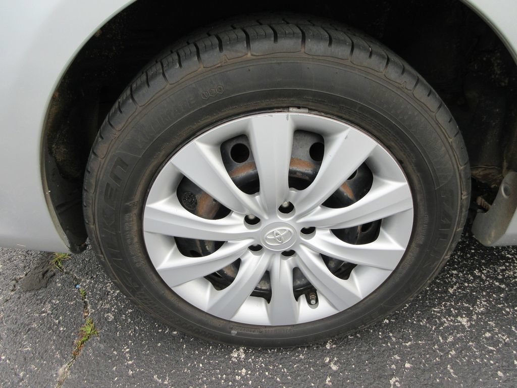 Used 2012 Toyota Corolla LE FWD image 9