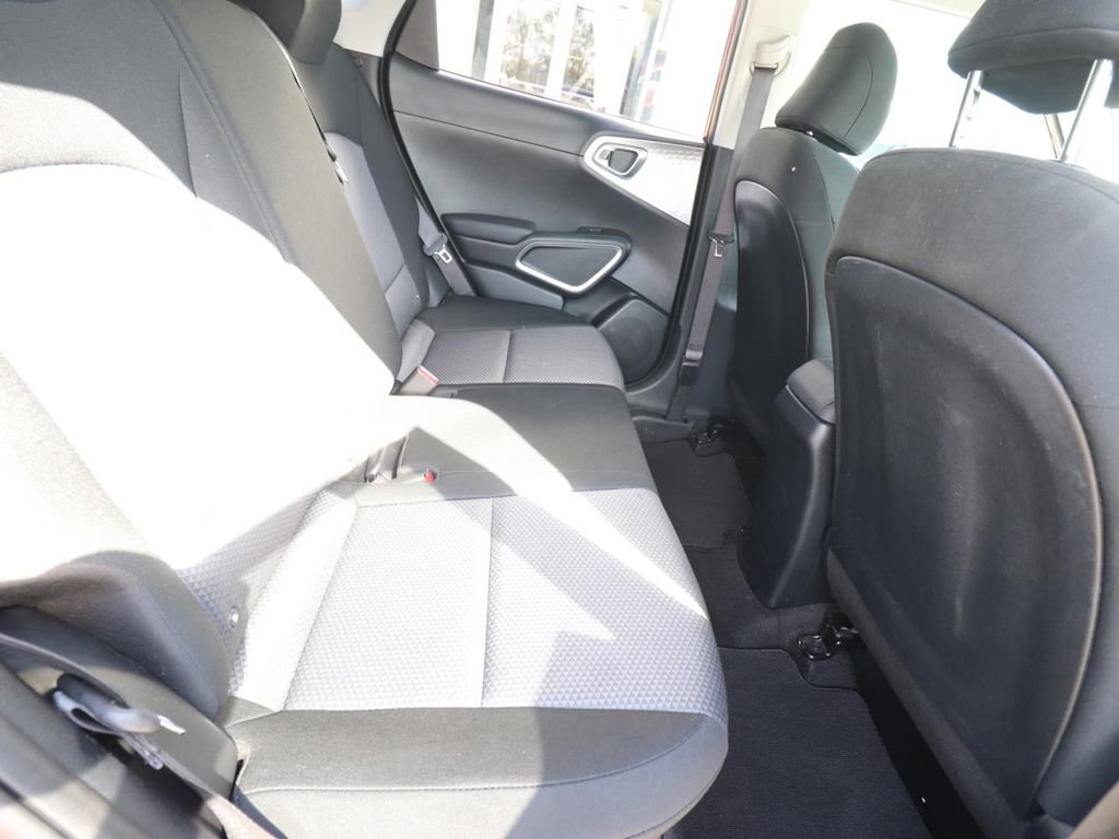 Used 2025 Kia Soul LX w/ LX Technology Package image 22
