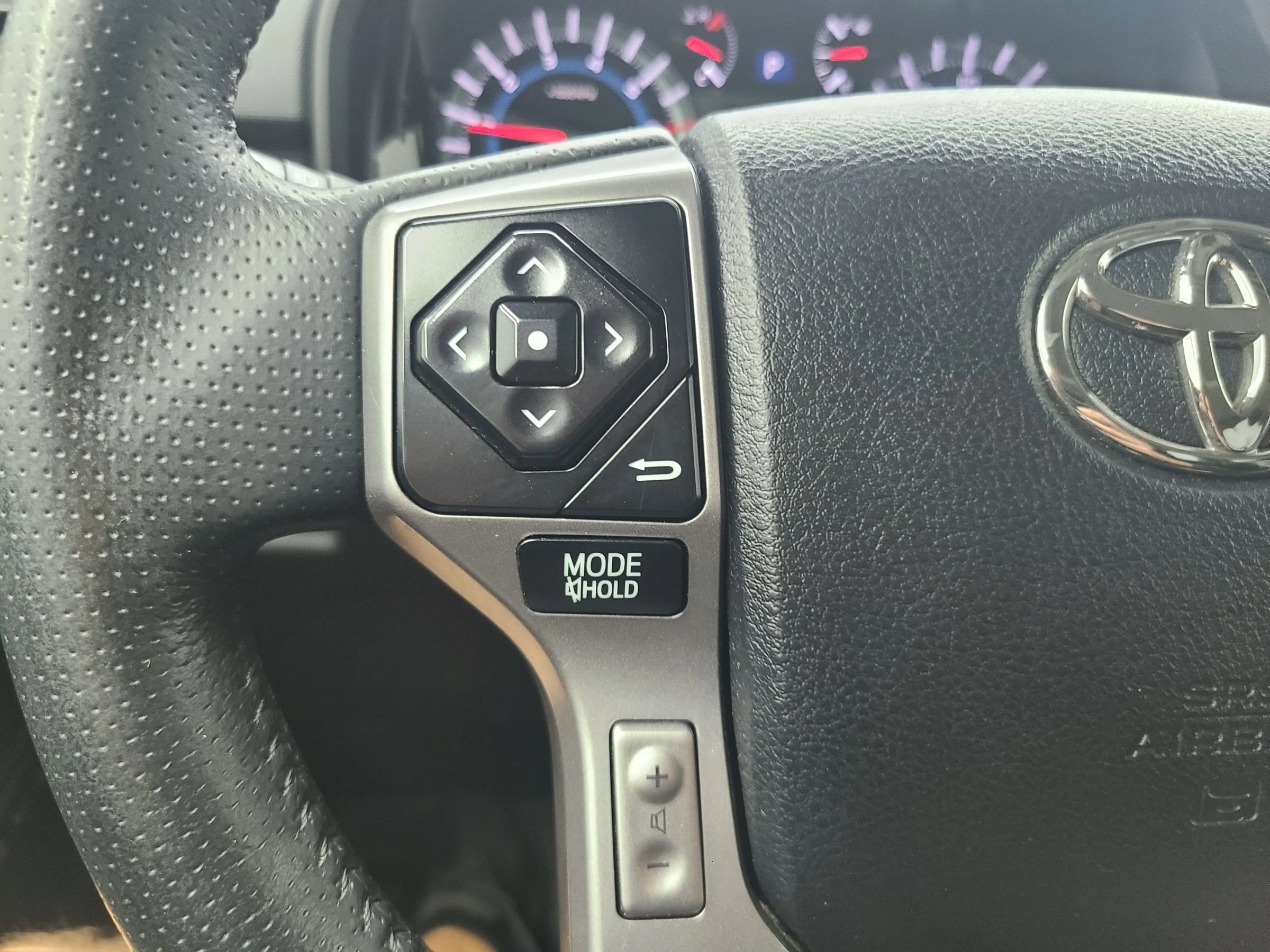 Used 2018 Toyota 4Runner Limited AWD/4WD image 32