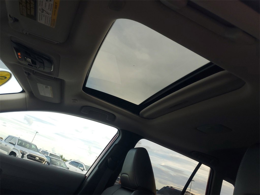 Used 2023 Toyota Corolla Cross XLE image 19