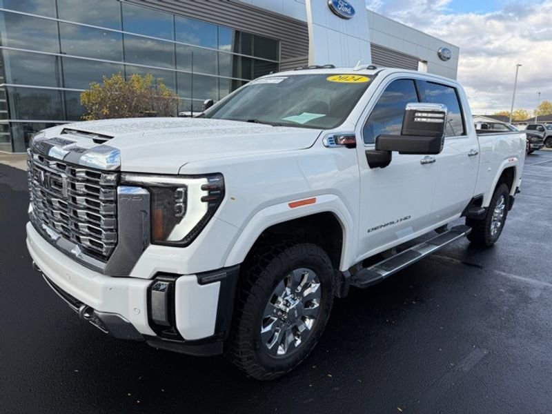 Used 2024 GMC Sierra 3500 Denali w/ Denali Reserve Package image 2