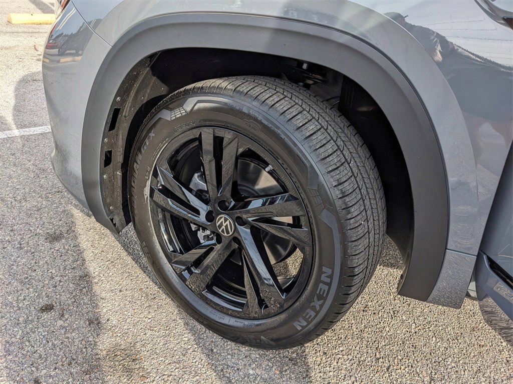 New 2026 Volkswagen Atlas Cross Sport SEL R-Line image 28