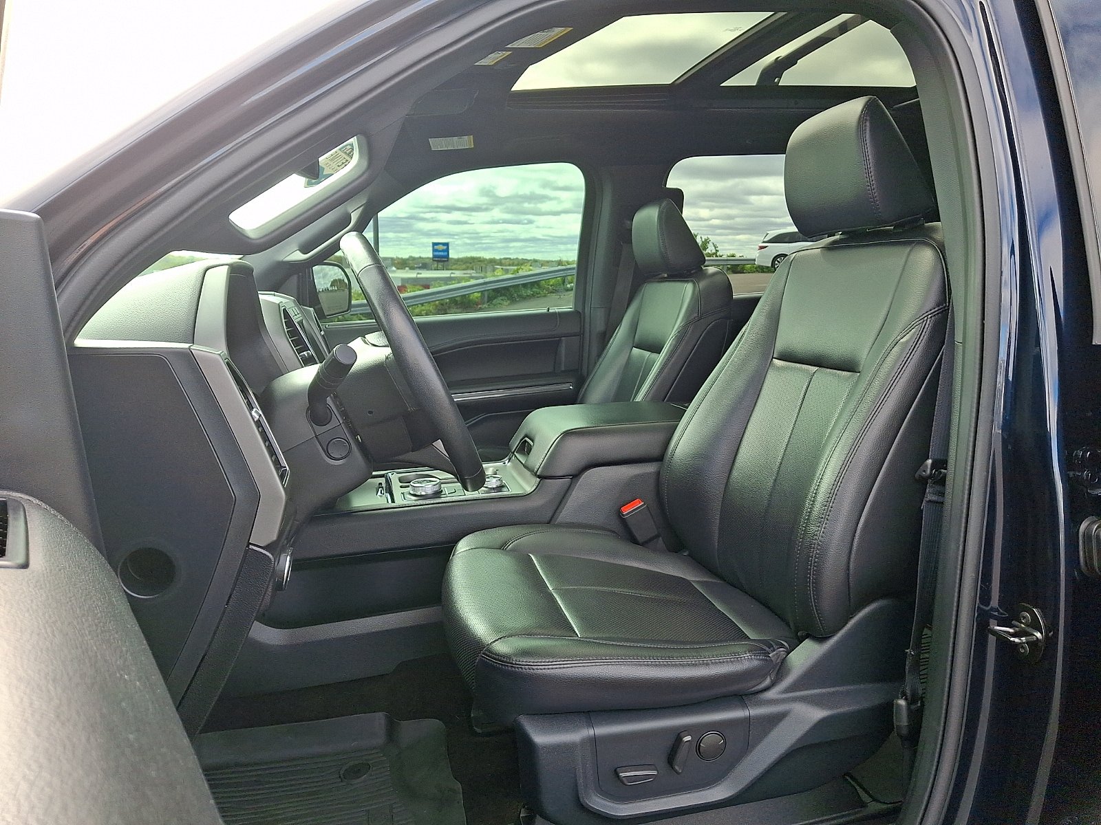 Used 2021 Ford Expedition XLT AWD/4WD image 14