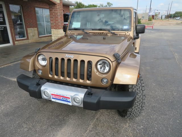 Used 2015 Jeep Wrangler Unlimited Sahara w/ Connectivity Group AWD/4WD image 2