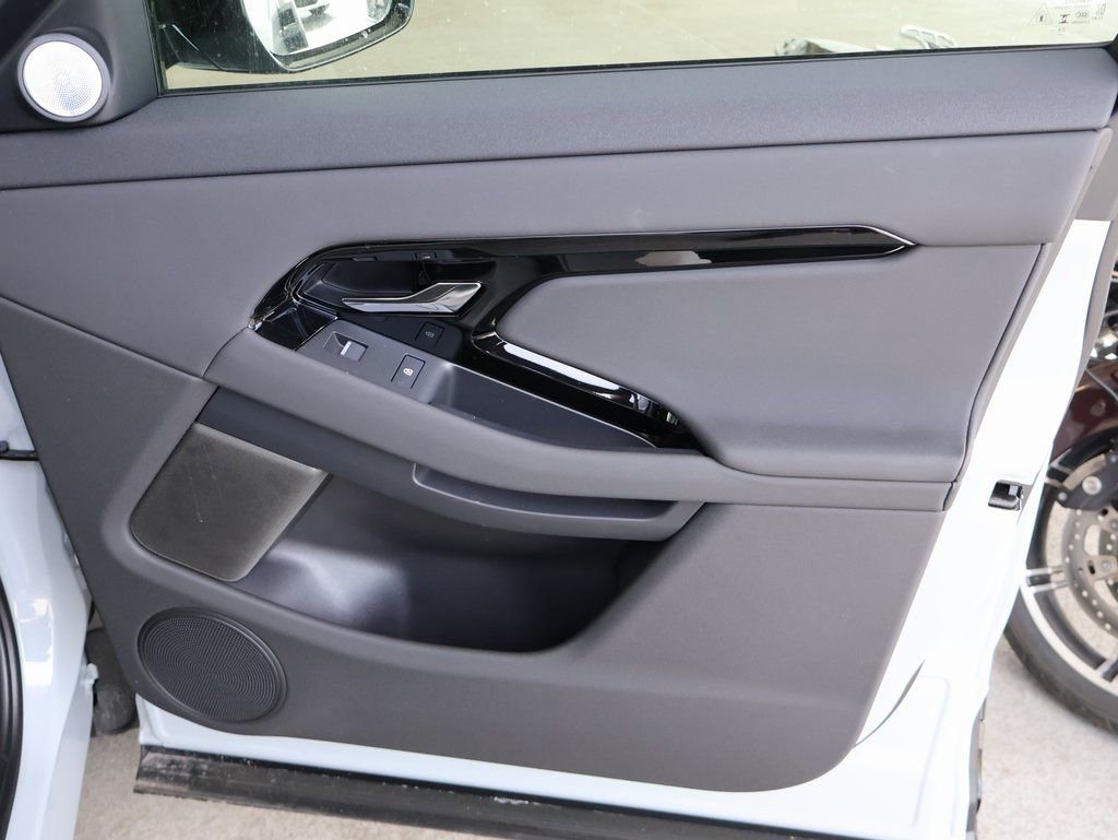 Used 2026 Land Rover Range Rover Evoque Dynamic SE AWD/4WD image 23