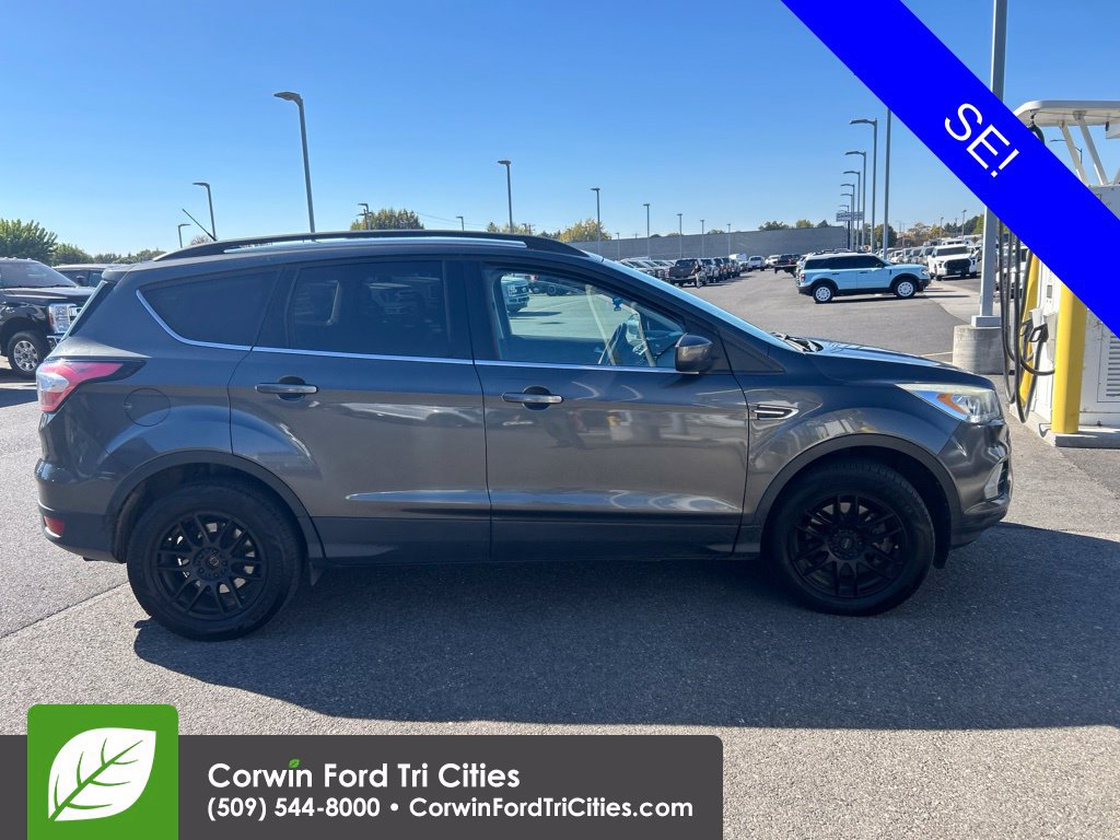Used 2017 Ford Escape SE w/ SE Leather Comfort Package AWD/4WD image 4