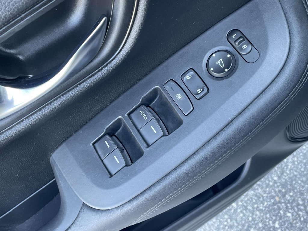 Used 2023 Honda HR-V LX image 17