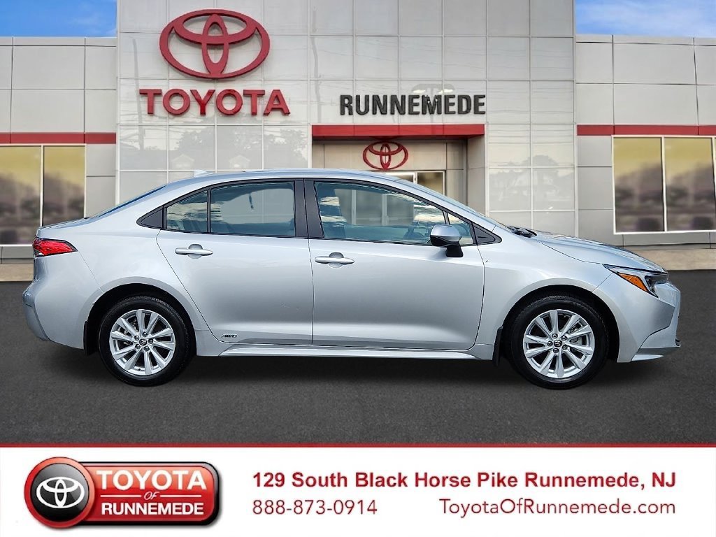 Certified 2025 Toyota Corolla LE w/ LE Premium Package AWD/4WD image 7