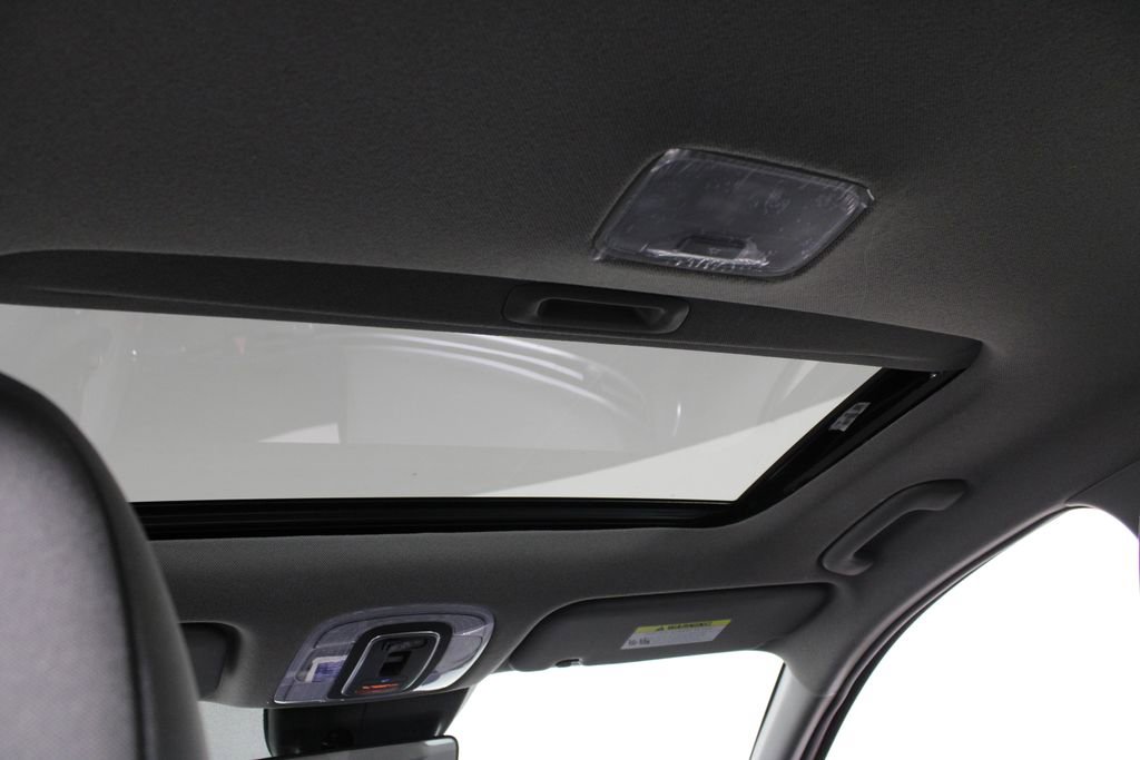 Certified 2025 Hyundai Elantra SEL FWD image 22