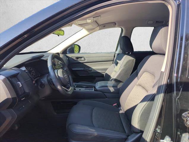 Used 2024 Nissan Pathfinder SV FWD image 16