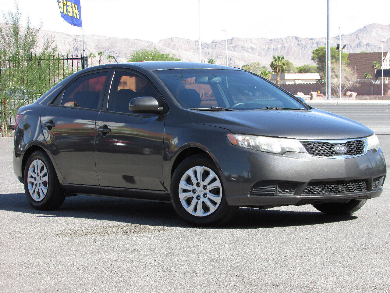 Used 2013 Kia Forte EX FWD image 2