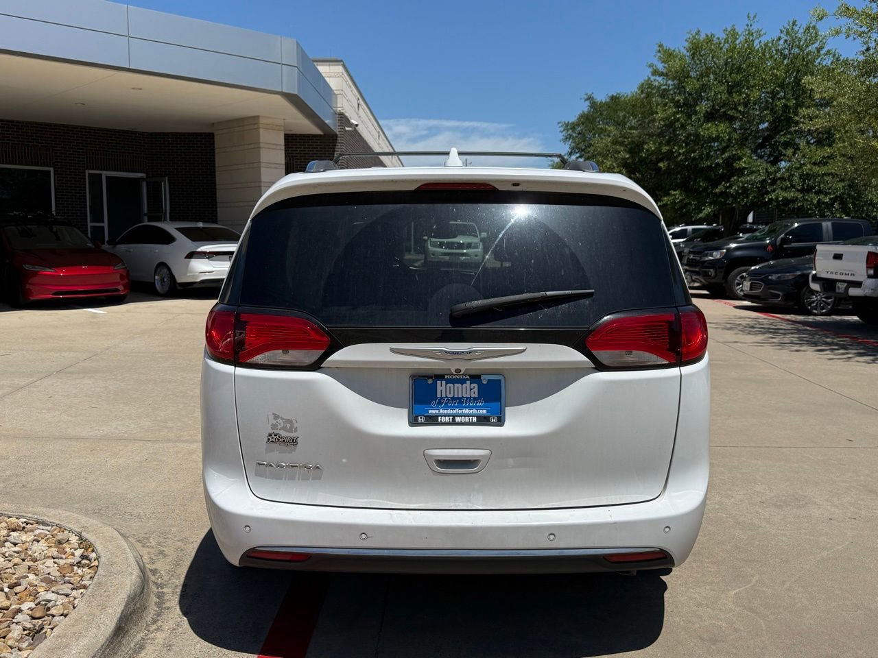 Used 2020 Chrysler Pacifica Touring-L FWD image 5