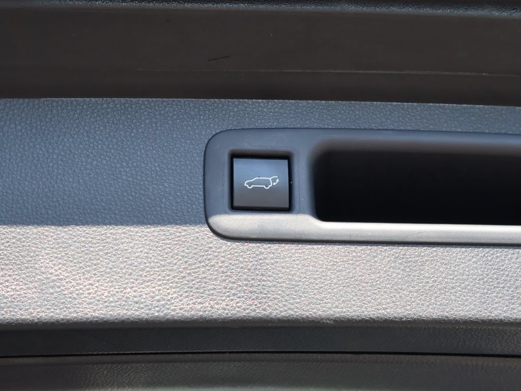 Used 2022 Toyota Highlander XLE FWD image 17